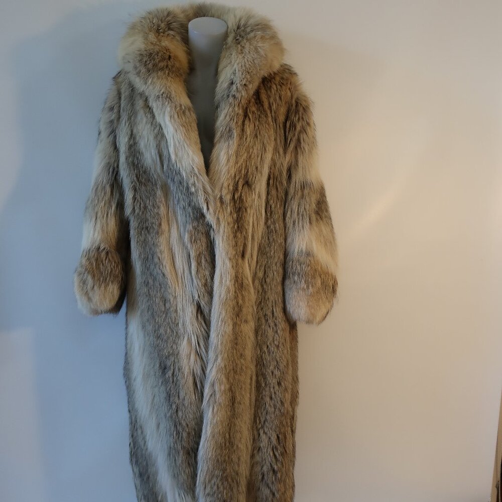 Womens Saks Fifth Avenue White Beige Full Length Coyote Fur Coat XL